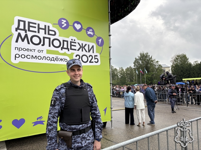 Росгвардейцы обеспечили правопорядок праздничных мероприятий в рамках празднования Республиканского выпускного "Твои облака - 2025". 