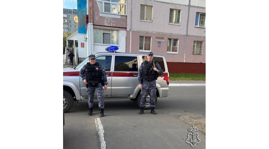 В Усинске росгвардейцы помогли эвакуировать граждан во время пожара