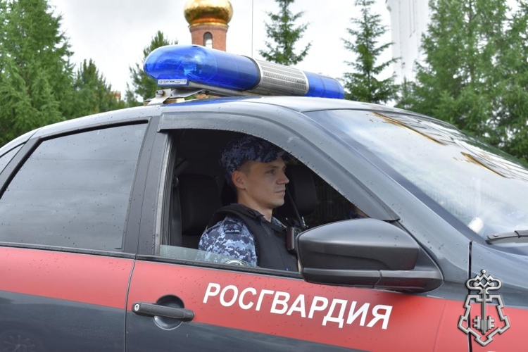 В Инте сотрудники Росгвардии пресекли противоправные действия постояльца гостиницы