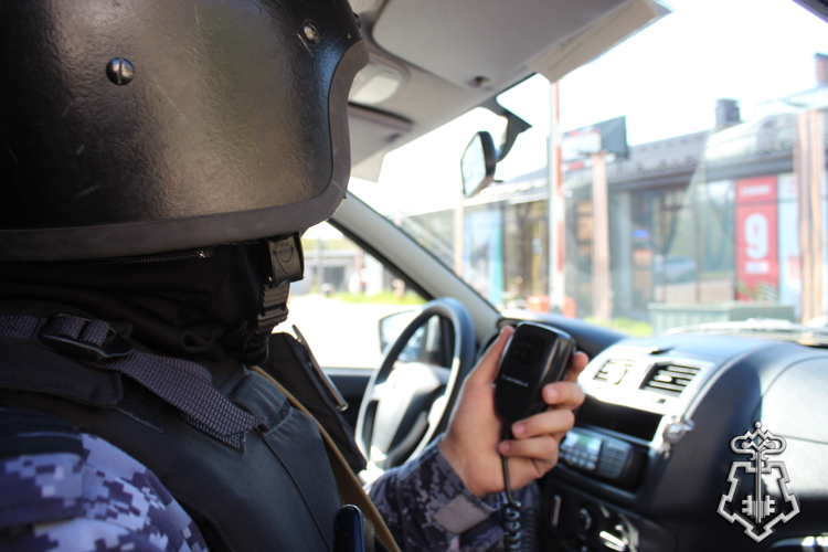 В Усинске росгвардейцы задержали буйных посетителей увеселительного заведения