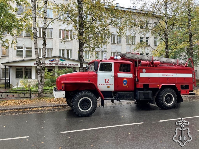В Сыктывкаре прошли совместные учения вневедомственной охраны Росгвардии и регионального МЧС по обеспечению пожарной безопасности
