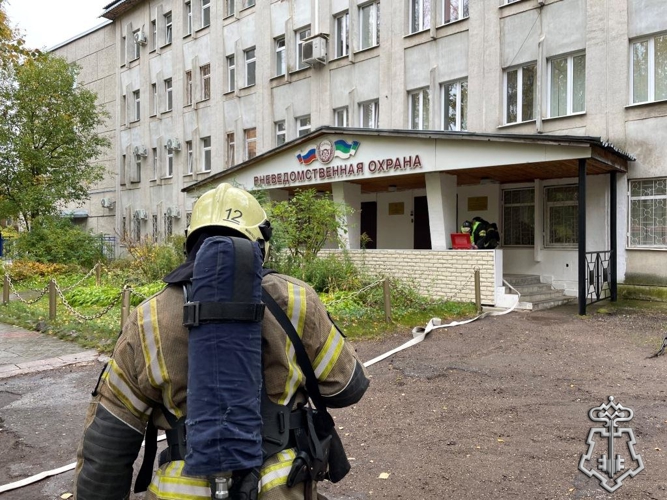В Сыктывкаре прошли совместные учения вневедомственной охраны Росгвардии и регионального МЧС по обеспечению пожарной безопасности