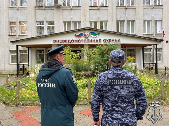 В Сыктывкаре прошли совместные учения вневедомственной охраны Росгвардии и регионального МЧС по обеспечению пожарной безопасности