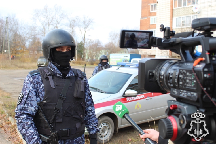 Журналисты телеканала «Юрган» познакомились со служебными буднями сотрудников вневедомственной охраны Росгвардии
