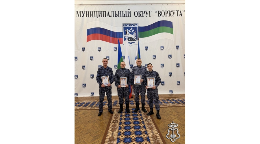В Воркуте сотрудники вневедомственной охраны Росгвардии приняли участие в торжественном мероприятии ко Дню Героев Отечества