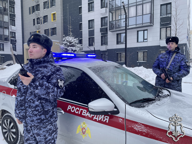 В Печоре сотрудники отдела вневедомственной охраны задержали женщину за нападение на администратора гостиницы