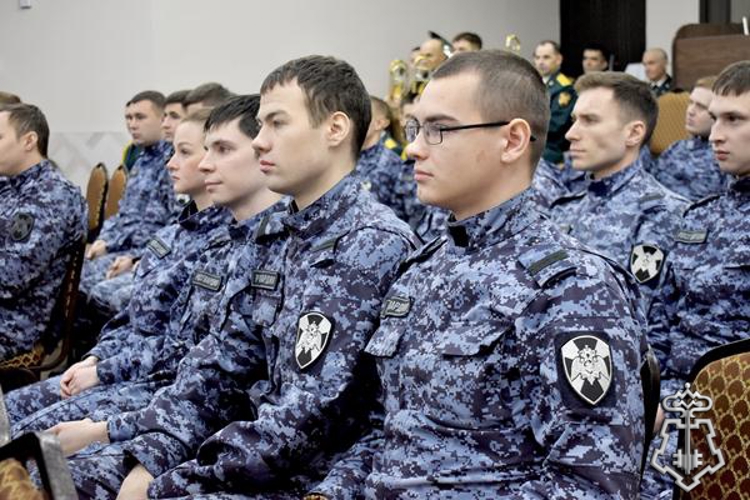 В Сыктывкаре состоялось торжественное мероприятие, посвящённое выпуску сотрудников вневедомственной охраны Росгвардии