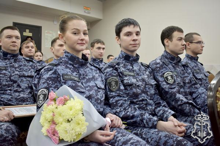 В Сыктывкаре состоялось торжественное мероприятие, посвящённое выпуску сотрудников вневедомственной охраны Росгвардии