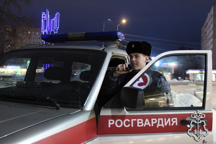 В Сыктывкаре росгвардейцы пресекли попытку хищения из гипермаркета
