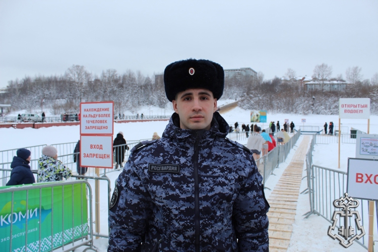 В Республике Коми росгвардейцы обеспечивают охрану общественного порядка во время празднования Крещения Господня