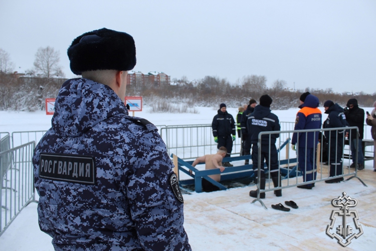 В Республике Коми росгвардейцы обеспечивают охрану общественного порядка во время празднования Крещения Господня