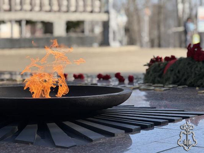 В Сыктывкаре росгвардейцы возложили цветы к мемориалам в преддверии 10-летия ведомства