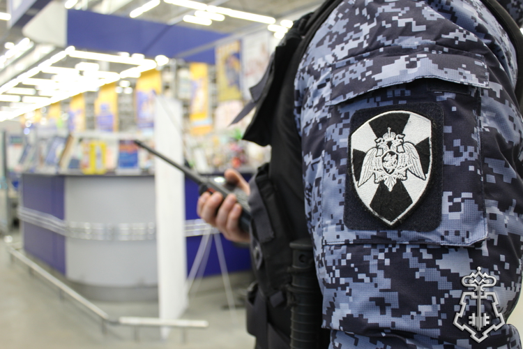 Росгвардейцы пресекли попытку крупного хищения в гипермаркете Сыктывкара