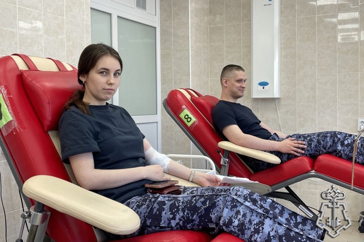 В Сыктывкаре сотрудники Росгвардии пополнили банк донорской крови в Национальный день донора