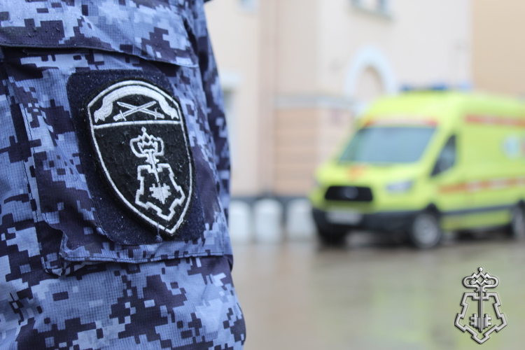 В Сыктывкаре росгвардейцы задержали мужчину, напавшего на работника скорой помощи
