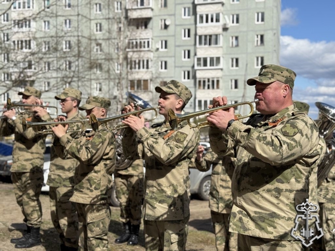В Сыктывкаре росгвардейцы организовали праздник для ветерана в честь Дня Победы