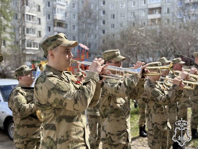 В Сыктывкаре росгвардейцы организовали праздник для ветерана в честь Дня Победы