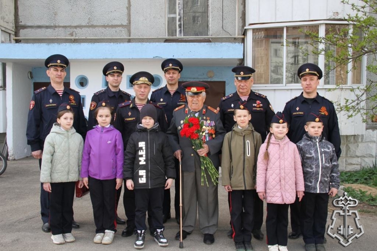 В Сыктывкаре росгвардейцы организовали праздник для ветерана в честь Дня Победы