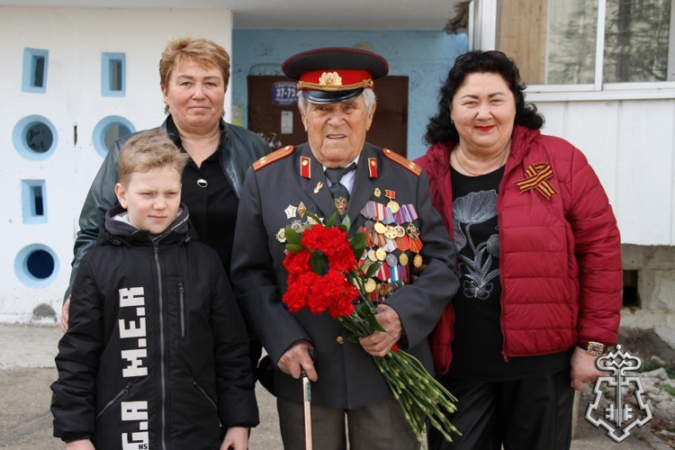 В Сыктывкаре росгвардейцы организовали праздник для ветерана в честь Дня Победы