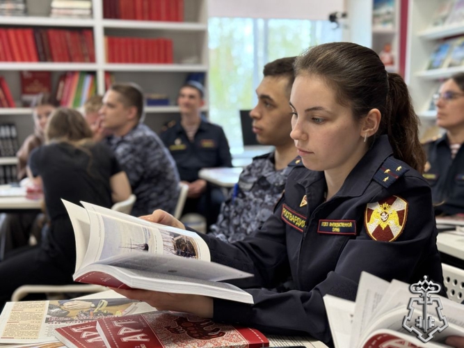 В Национальной библиотеке Коми прошла интеллектуальная игра, посвящённая юбилею Росгвардии и Дню коми языка
