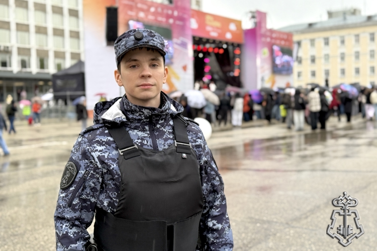 Охрана правопорядка в День молодёжи: Росгвардия и полиция совместно обеспечили безопасность граждан в Республике Коми