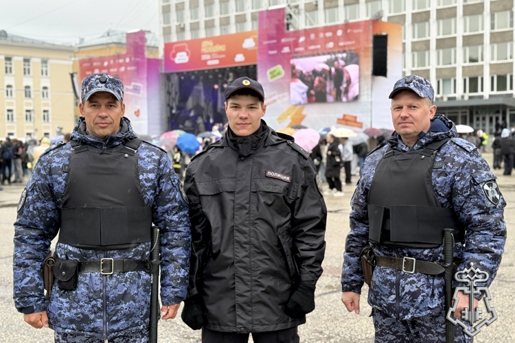 Охрана правопорядка в День молодёжи: Росгвардия и полиция совместно обеспечили безопасность граждан в Республике Коми