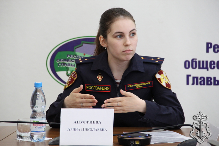 В Сыктывкаре прошла прямая линия о порядке поступления на службу в подразделения вневедомственной охраны Росгвардии