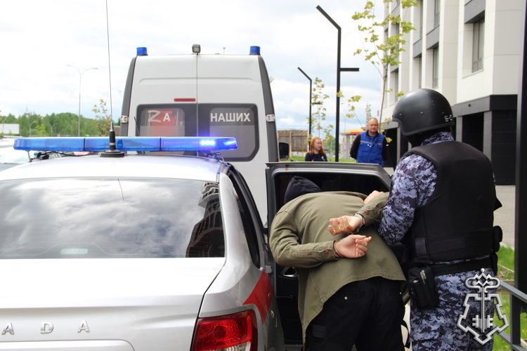 В Сыктывкаре сотрудники вневедомственной  охраны Росгвардии пресекли противоправные действия в отношении медиков