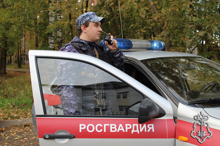 Семейный конфликт с криминальным оттенком: в Сыктывкаре росгвардейцы задержали мужчину, который «обчистил» бывшую жену.