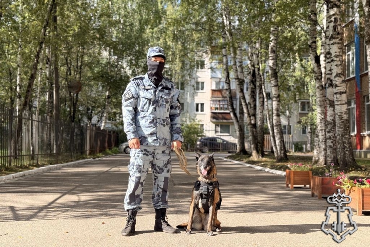 В преддверии Дня знаний сотрудники вневедомственной охраны Росгвардии обеспечивает безопасность образовательных организаций Коми