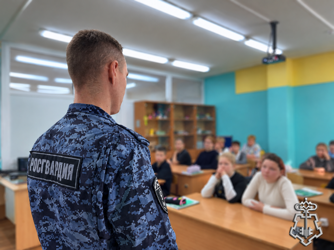 В СЫКТЫВКАРЕ РОСГВАРДЕЕЦ ВСТРЕТИЛСЯ СО ШКОЛЬНИКАМИ В РАМКАХ ПРОЕКТА «ВСТРЕЧА С ЧЕМПИОНОМ»